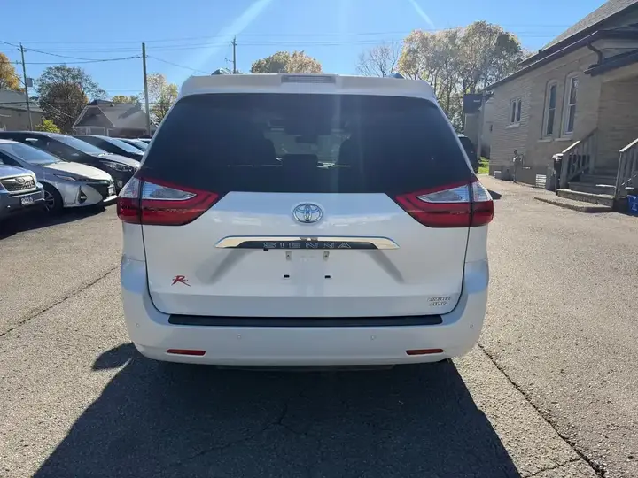 Toyota Sienna 2018 photo 4