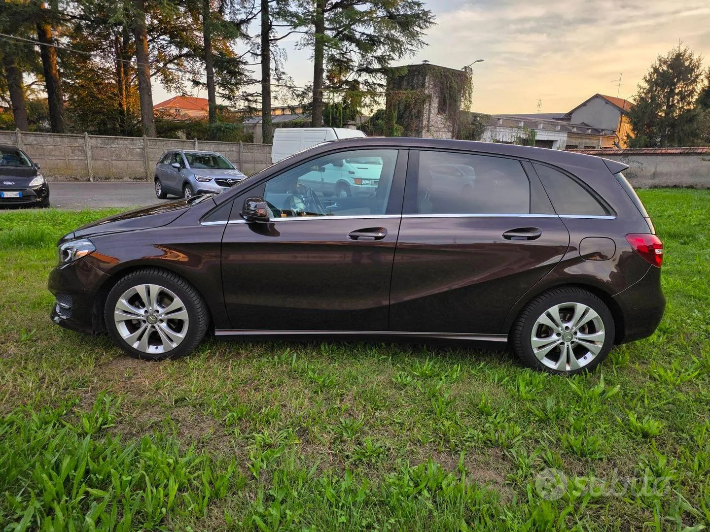 Mercedes-Benz B 180 D 2016 photo 2