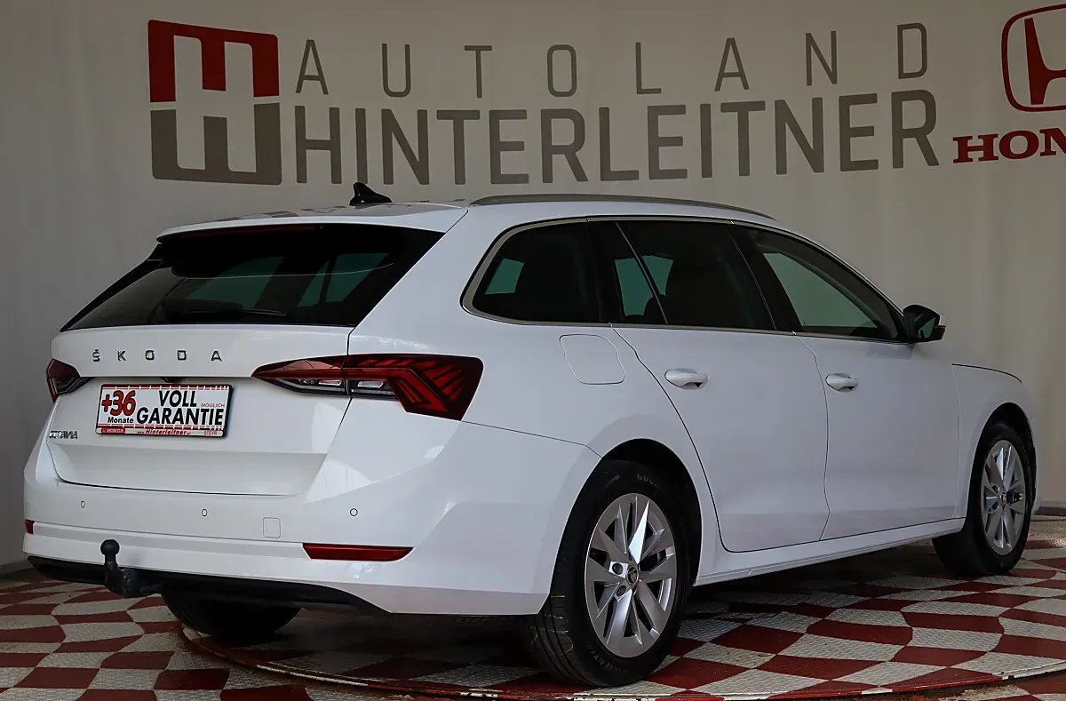 Skoda Octavia 2024 photo 2