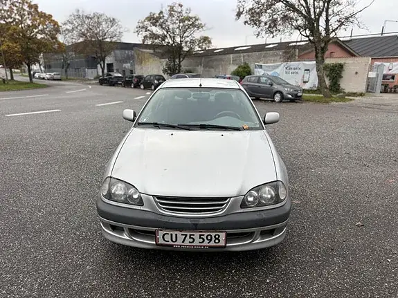 Toyota Avensis 1999 photo 2