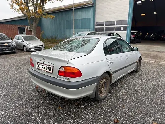 Toyota Avensis 1999 photo 5
