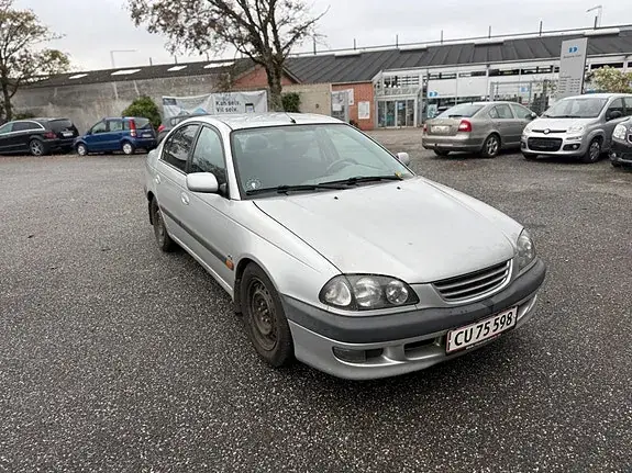 Toyota Avensis 1999 photo 3