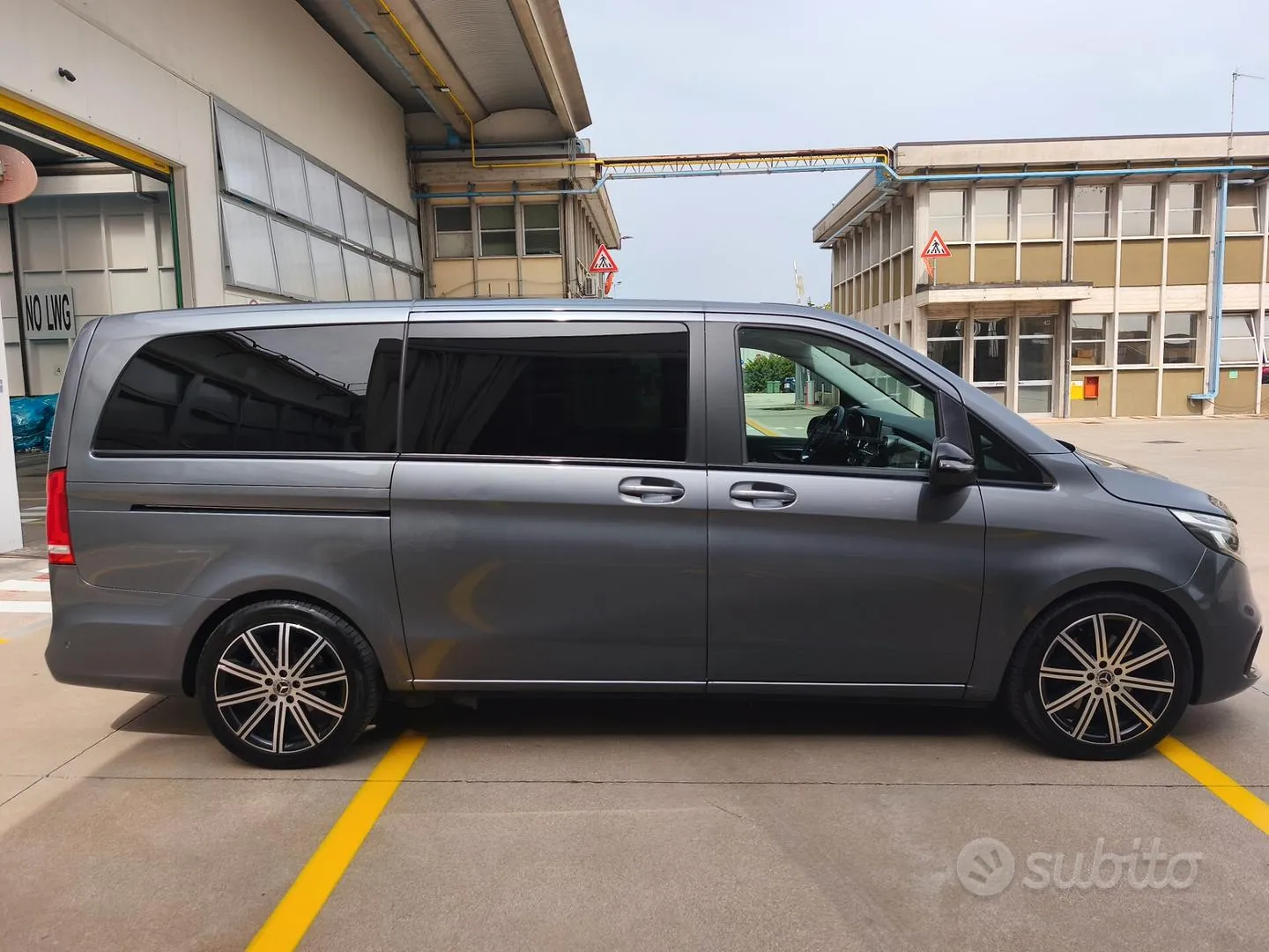 Mercedes-Benz V 300D 2022 photo 3