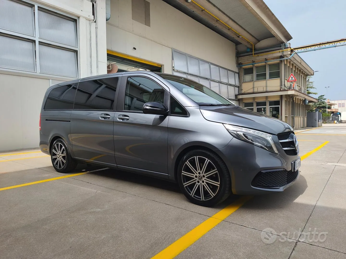 Mercedes-Benz V 300D 2022 photo 2