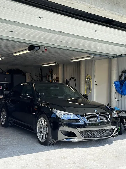 BMW M5 2004 photo 2