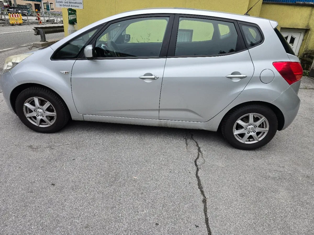 Kia Venga 2010 photo 2