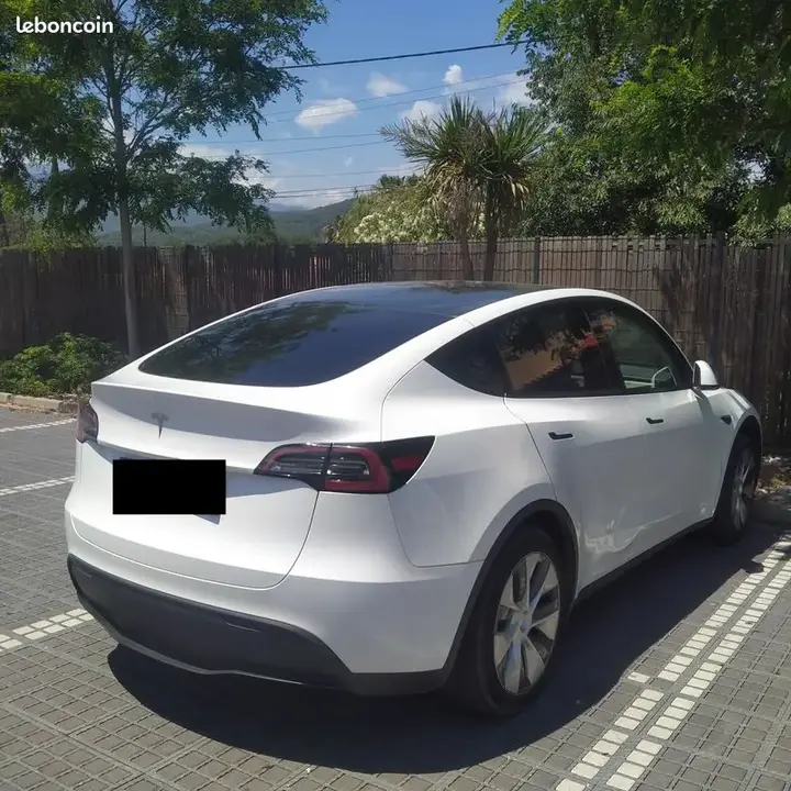 Tesla Model Y 2024 photo 2