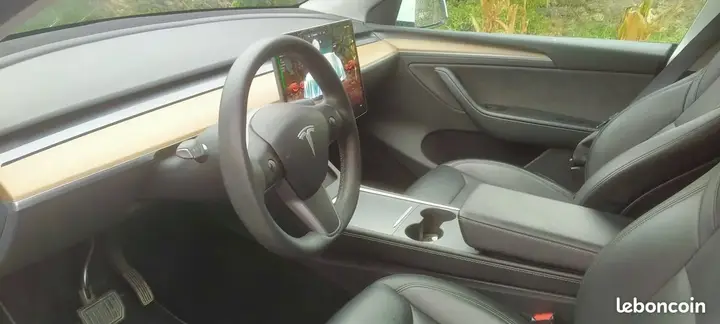 Tesla Model Y 2024 photo 3