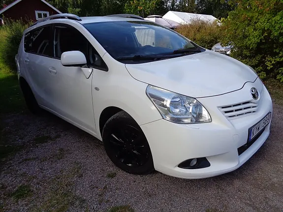 Toyota Verso 2010 photo 2
