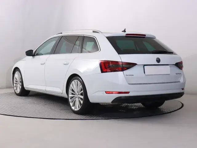 Skoda Superb Combi 2017 photo 3