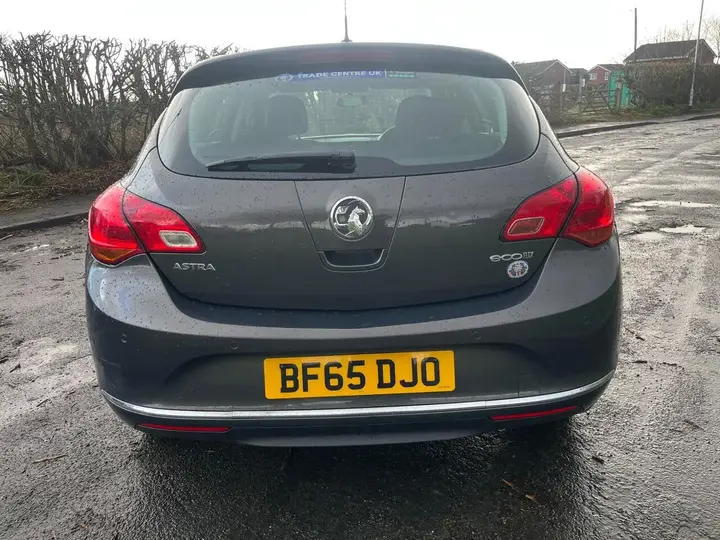 Vauxhall Astra 2015 photo 5