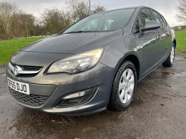 Vauxhall Astra 2015 photo 3
