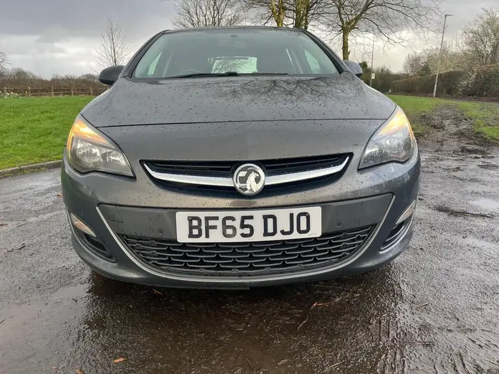 Vauxhall Astra 2015 photo 2