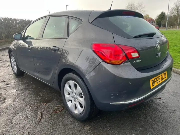 Vauxhall Astra 2015 photo 4