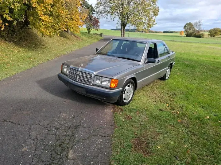 Mercedes-Benz 190E