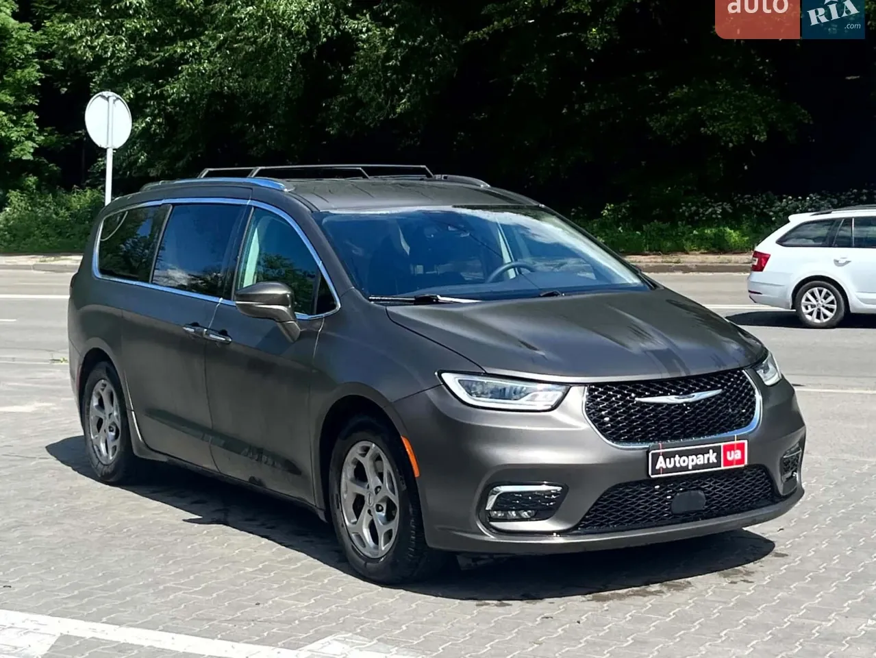 Chrysler Pacifica 2021 photo 3
