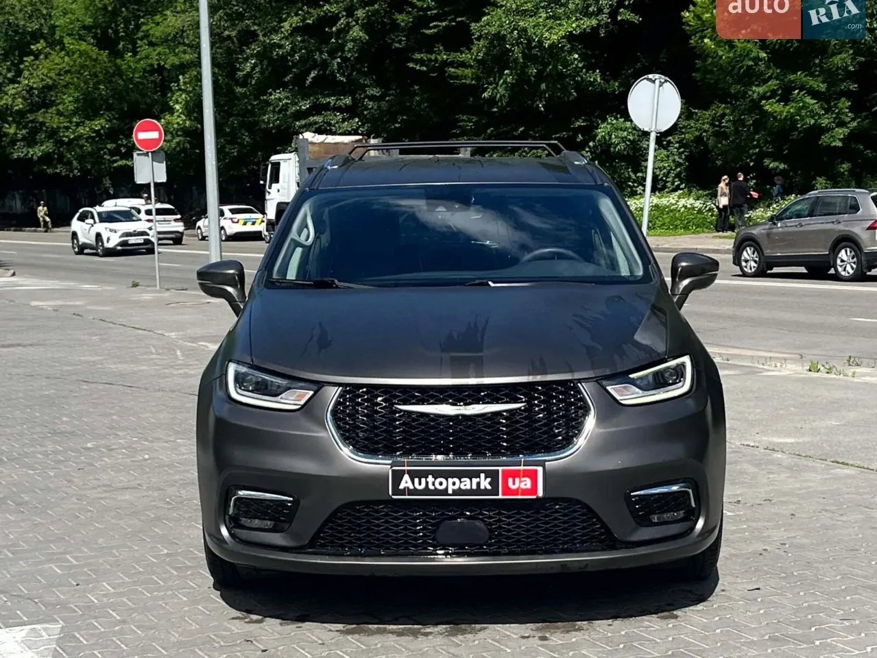 Chrysler Pacifica 2021 photo 2