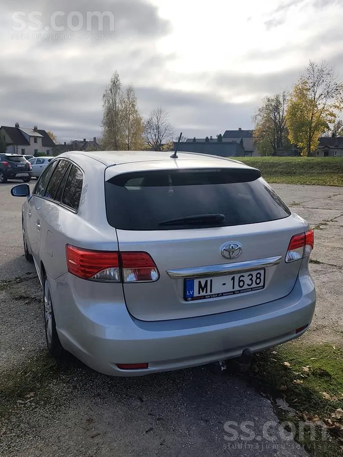 Toyota Avensis 2014 photo 2