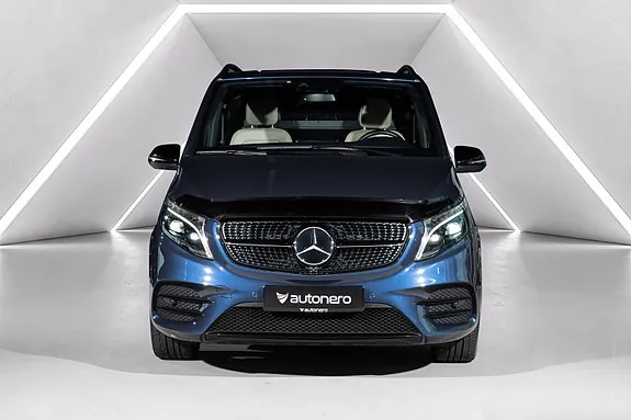 Mercedes-Benz V300 D 2023 photo 3