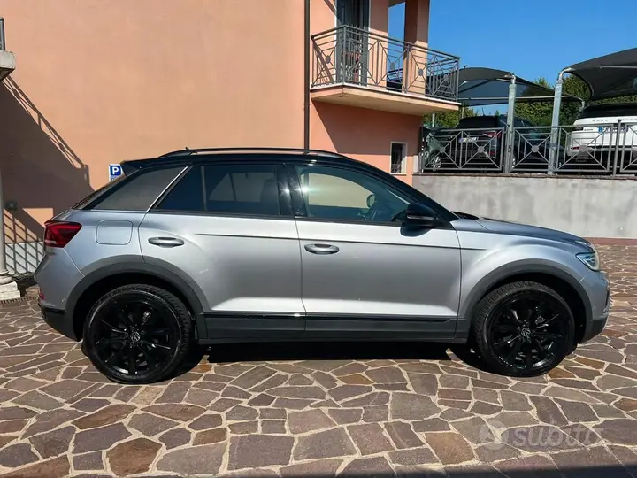 Volkswagen T-Roc 2023 photo 2