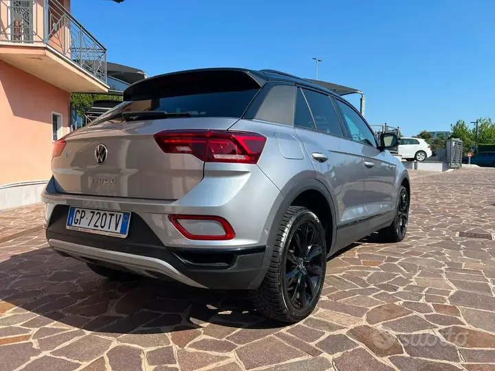 Volkswagen T-Roc 2023 photo 3