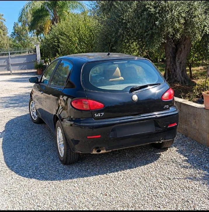 Alfa Romeo 147 2004 photo 2
