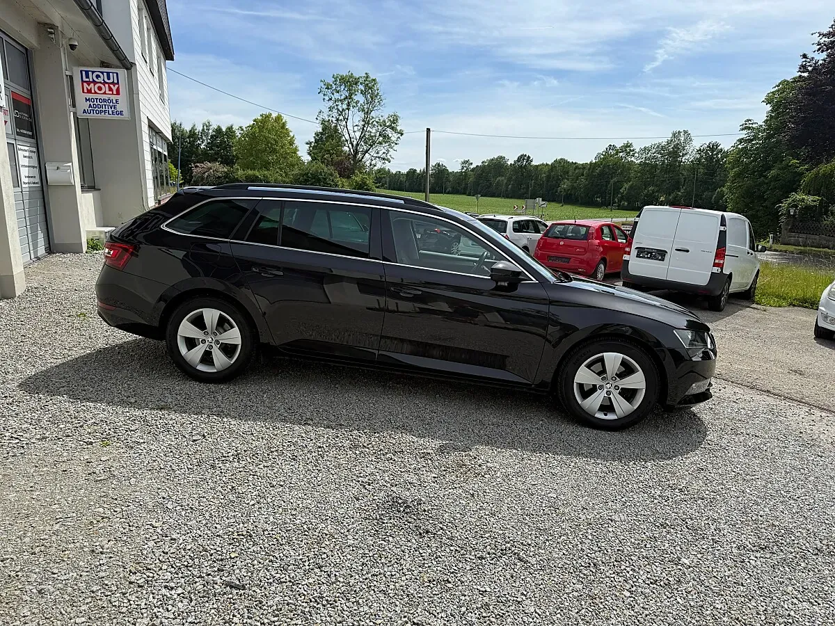 Skoda Superb 2018 photo 2