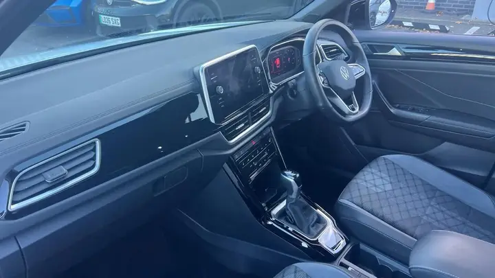 Volkswagen T-Roc 2023 photo 2