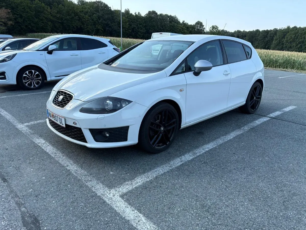 Seat Leon 2010 photo 3