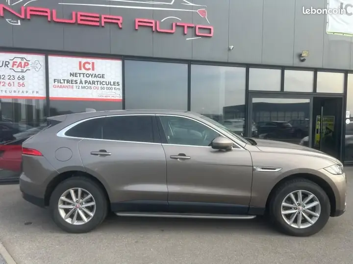 Jaguar F-Pace 2016 photo 2
