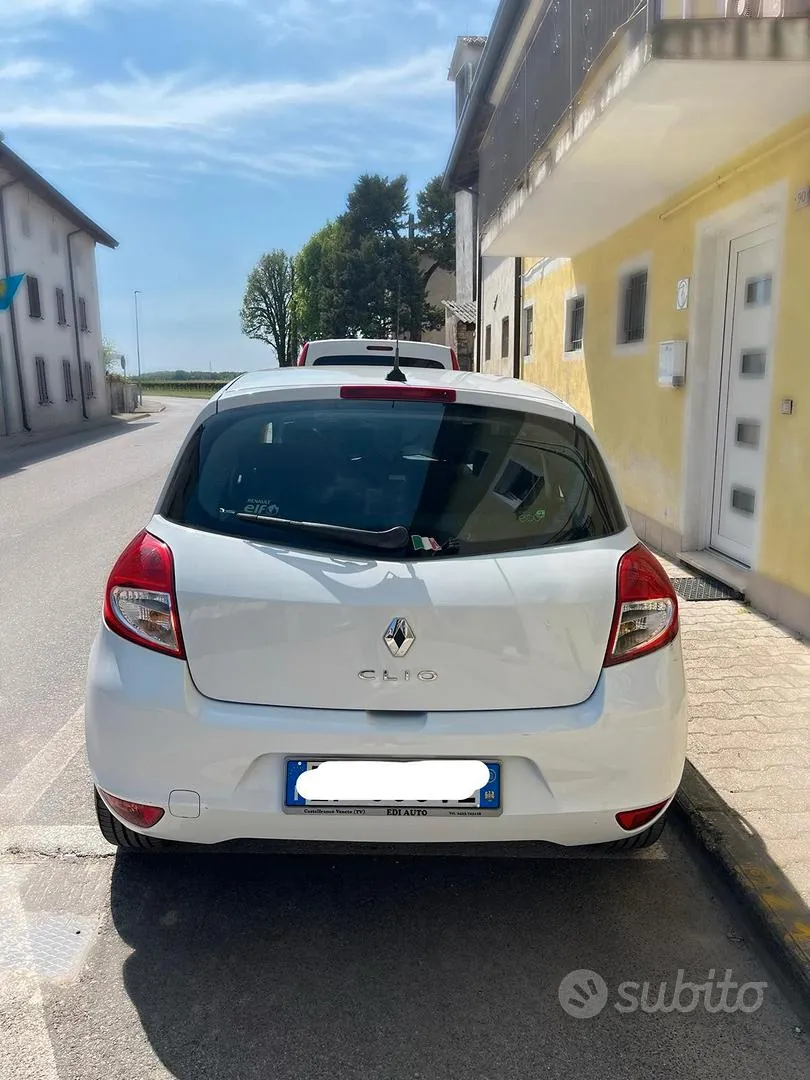 Renault Clio 2010 photo 3