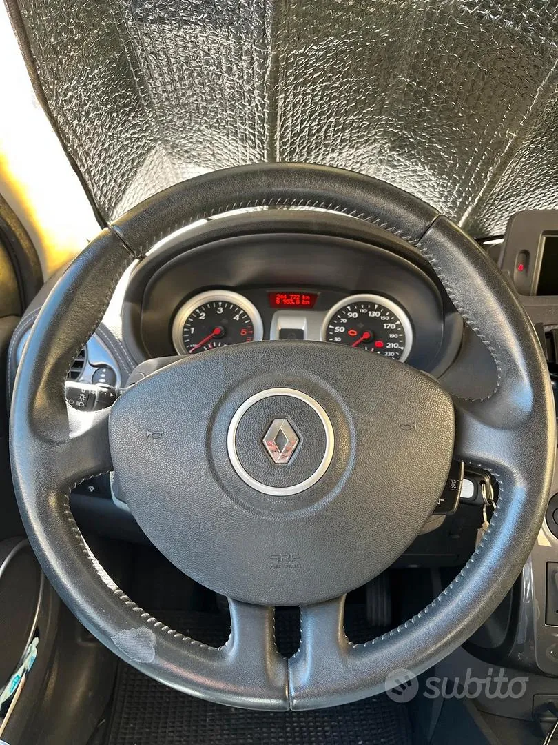 Renault Clio 2010 photo 4
