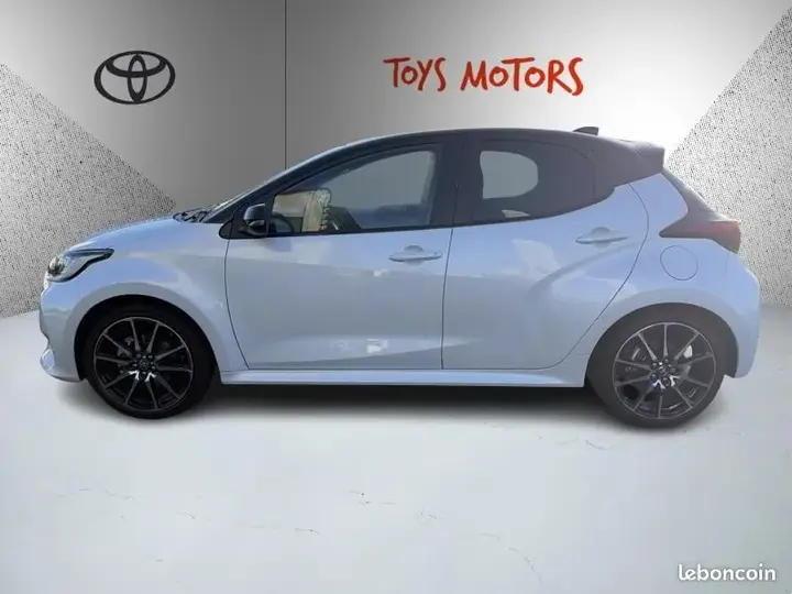 Toyota Yaris 2024 photo 2