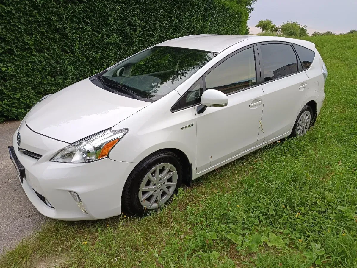 Toyota Prius 2013 photo 2