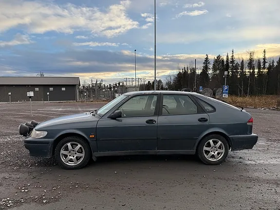 Saab 9-3 1999 photo 2