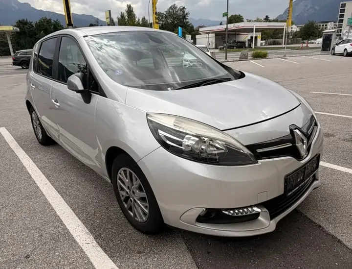Renault Scénic 2013 photo 2