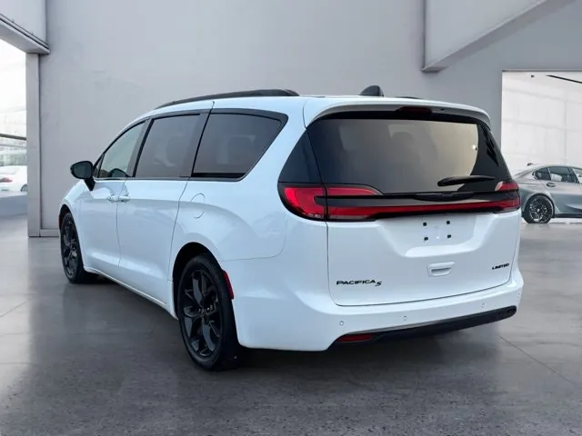 Chrysler Pacifica 2025 photo 3