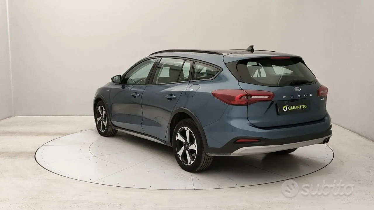 Ford Focus 2023 photo 3