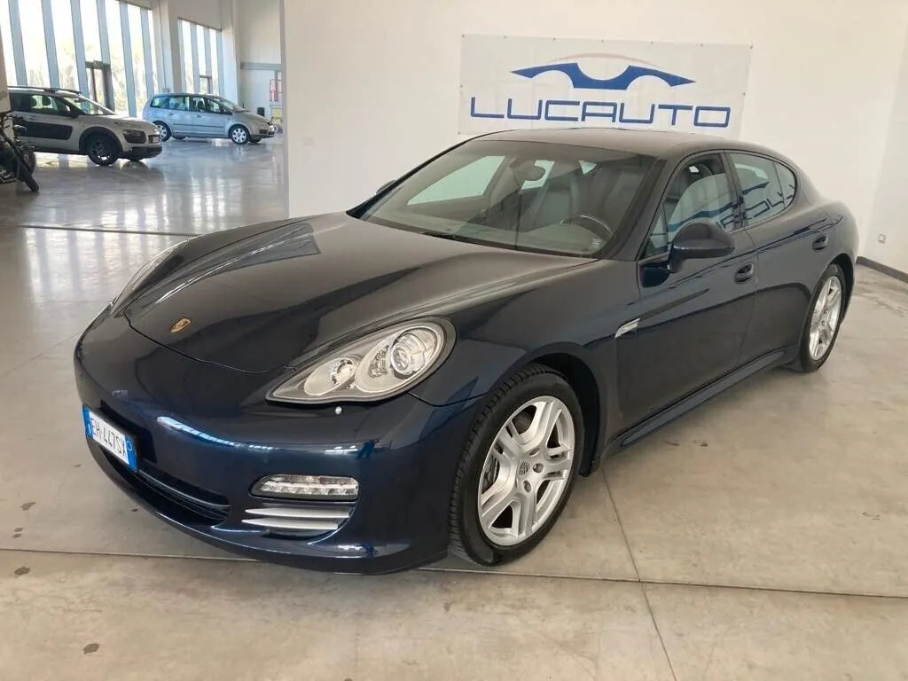 Porsche Panamera 2011 photo 2
