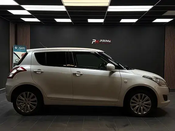 Suzuki Swift 2012 photo 2
