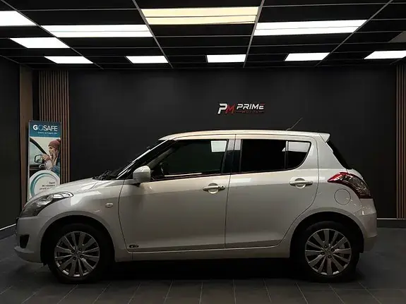 Suzuki Swift 2012 photo 3