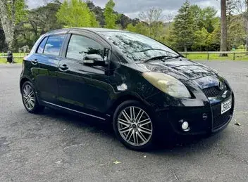 Toyota Vitz 2007 photo 2