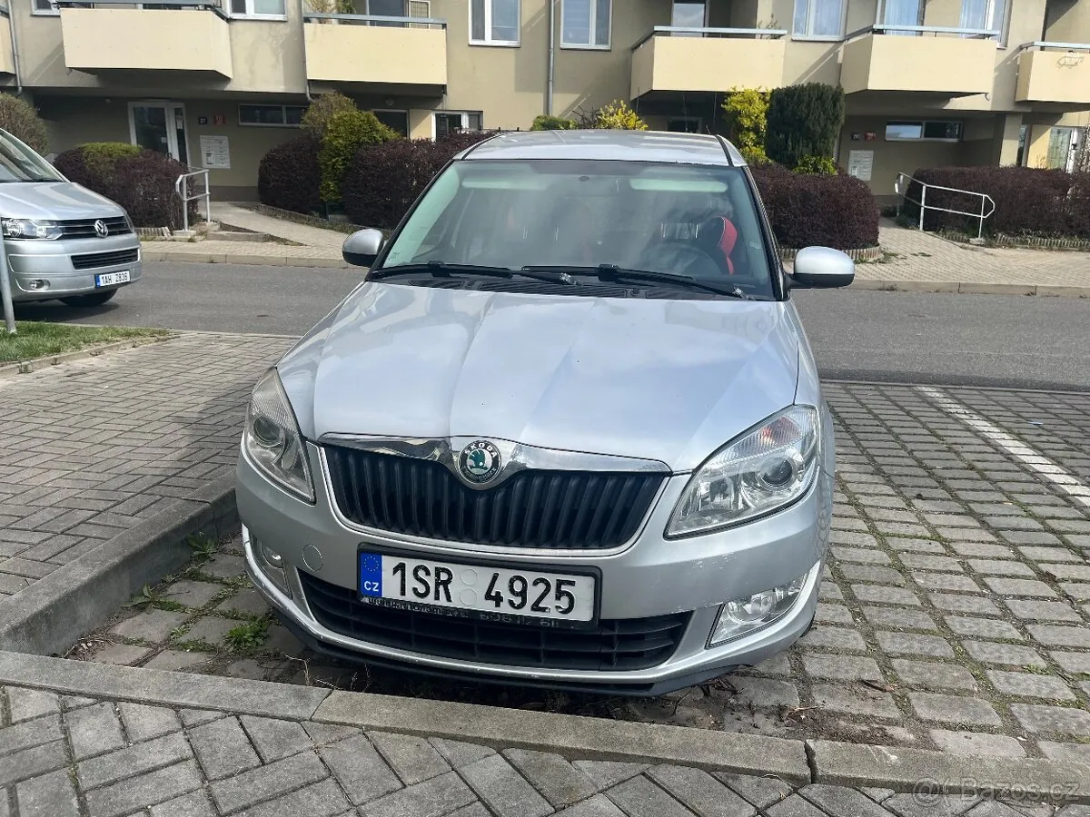 Skoda Roomster 2010 photo 2