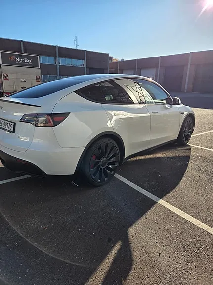 Tesla Model Y 2023 photo 5