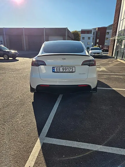 Tesla Model Y 2023 photo 3