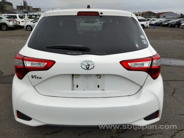 Toyota Vitz 2017 photo 5