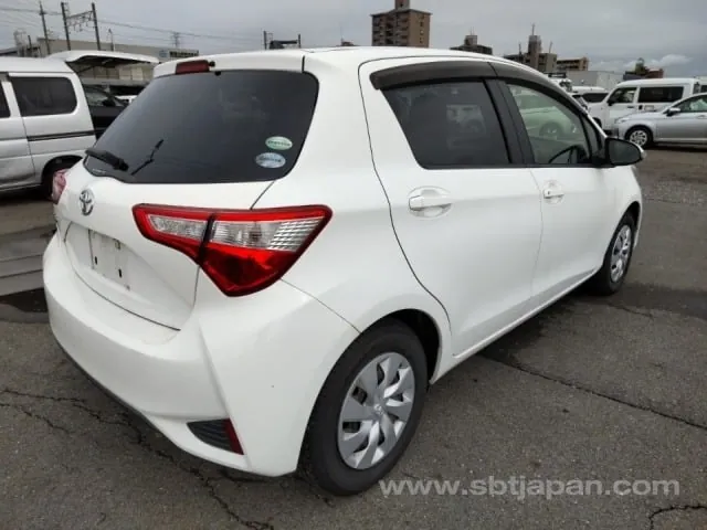 Toyota Vitz 2017 photo 3