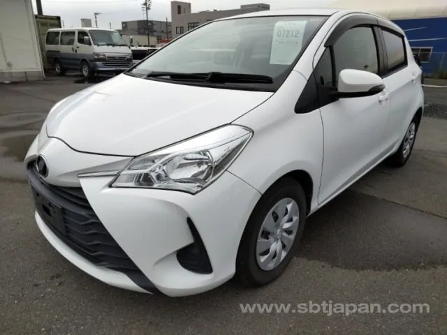 Toyota Vitz 2017 photo 2