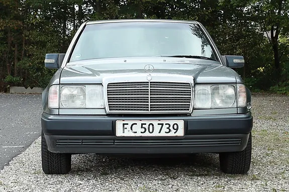 Mercedes-Benz 300 D 1990 photo 3