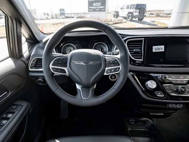 Chrysler Grand Caravan 2026 photo 3